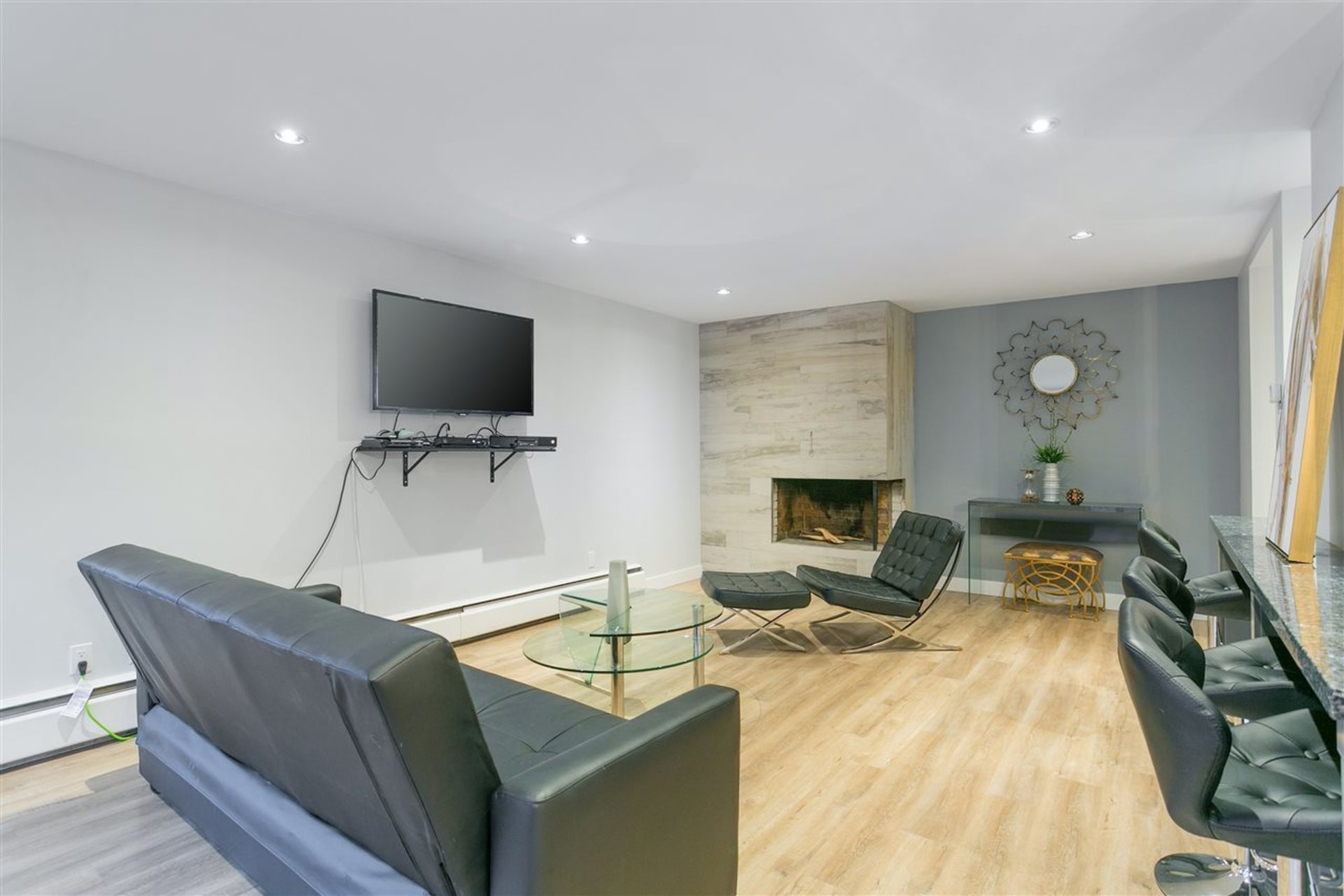 304 - 114 E Windsor Road